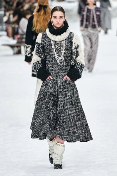Look 27